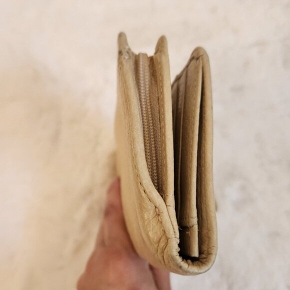 Brahmin Beige Leather Wallet - Picture 9 of 16